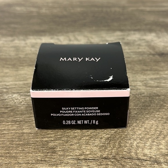 Mary Kay Silky setting powder Light Beige - Picture 3 of 6